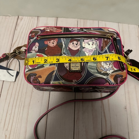 Disney Parks Dooney & Bourke The Rescuers Crossbody Camera Bag - NEW - Picture 9 of 12